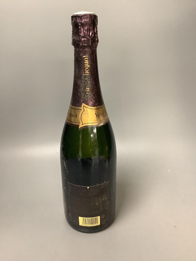 A Vintage champagne 1990 Veuve Cliquot